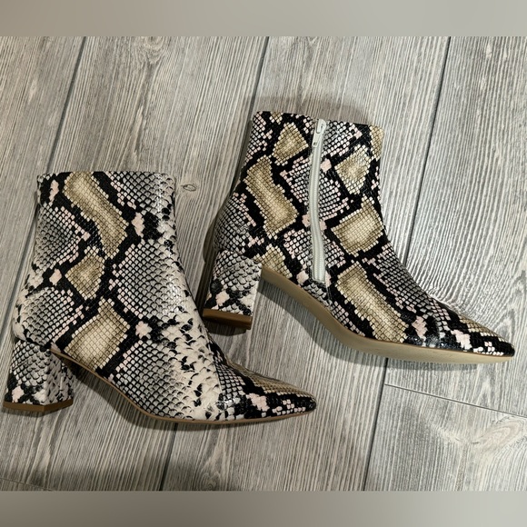 Cocoa Faux Snakeskin Ankle Boots Size 8.5, Vegan Leather, 2.25 inch heel - Picture 6 of 9